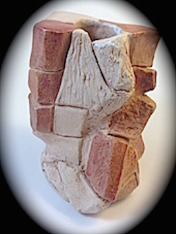 Vase sculpté brut